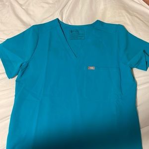 Figs top size medium